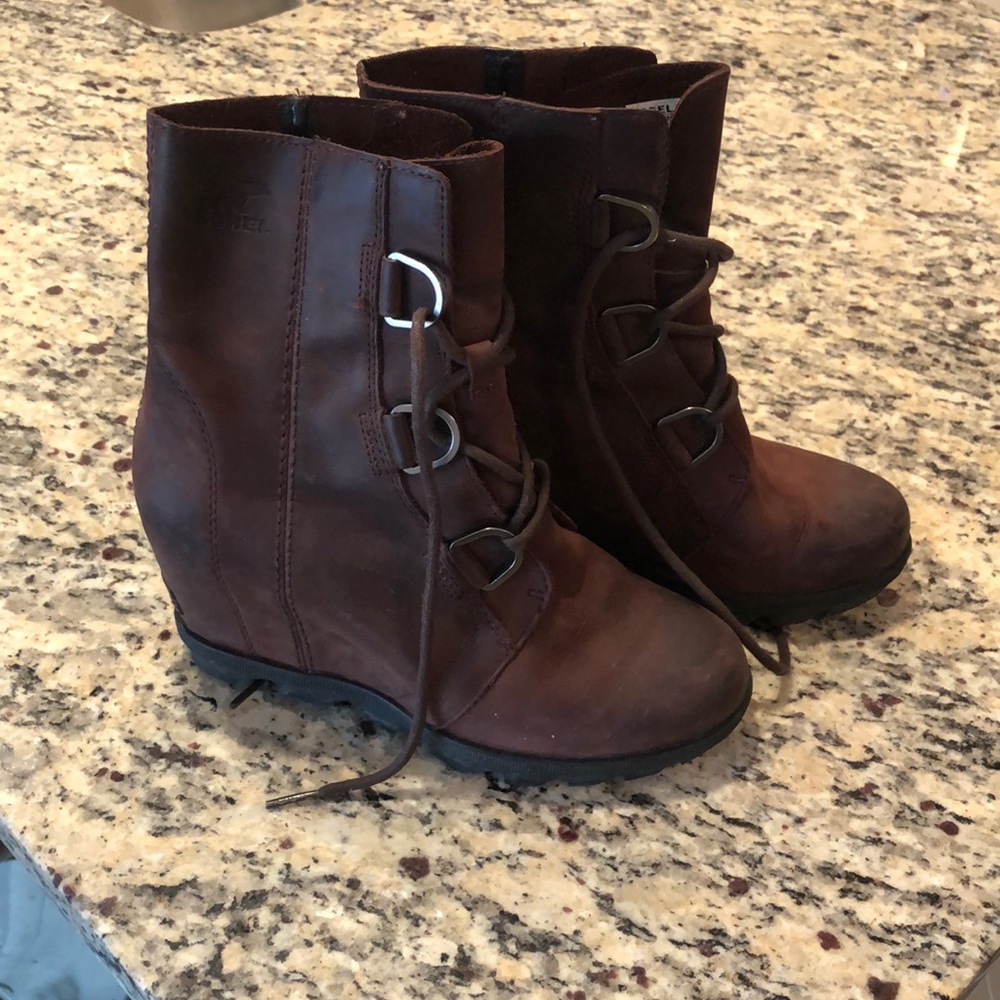 Sorel brown wedge leather boot